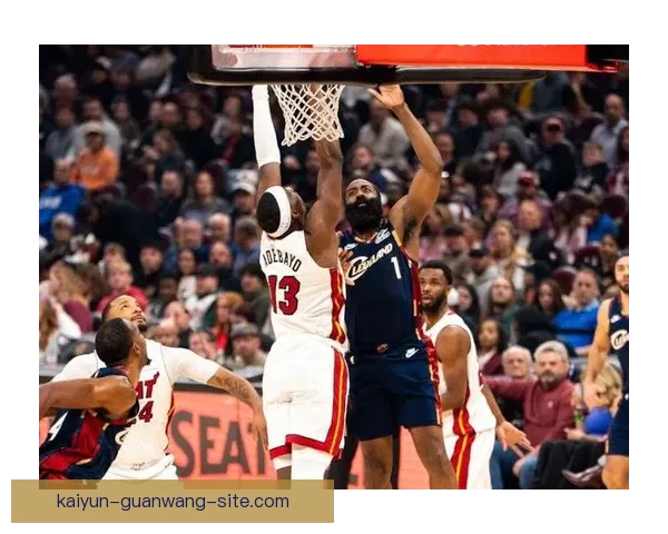 阿伦复出展现强势双塔组合骑士攻防无解哈登17+14全力助攻